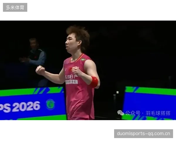 羽毛球正面贴网扑杀吓到全场观众